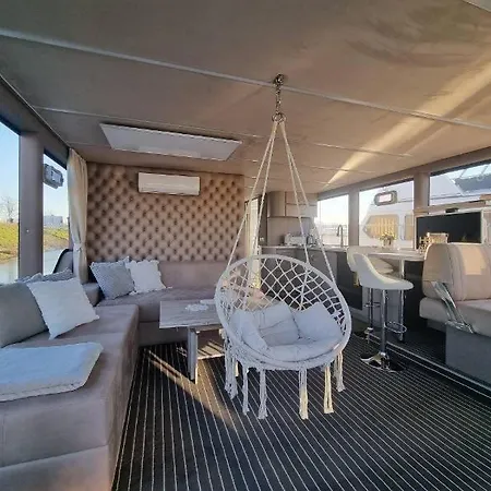 Hotel en barco Luxboot Elisa Hausboot Mit Starlink Internet *
