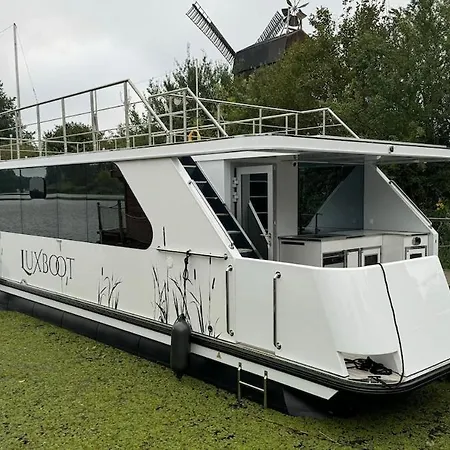 Luxboot Elisa Hausboot Mit Starlink Internet Hotel en barco Waren (Mueritz)