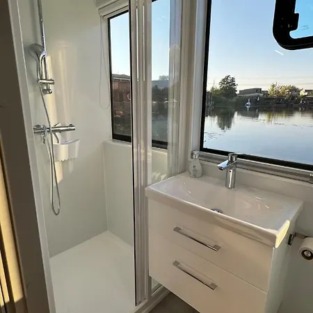 Hotel en barco Luxboot Elisa Hausboot Mit Starlink Internet Waren (Mueritz)