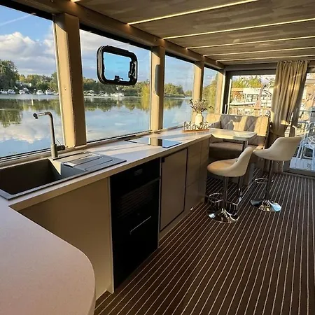 Hotel en barco Luxboot Elisa Hausboot Mit Starlink Internet