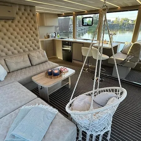 Hotel en barco Luxboot Elisa Hausboot Mit Starlink Internet Waren (Mueritz)